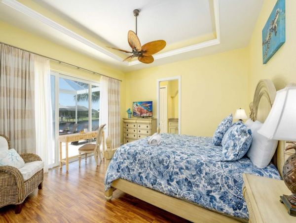 Beautiful 5 Bedroom Home with Canal View Sleeps 10