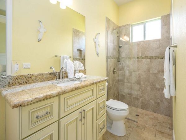 Beautiful 5 Bedroom Home with Canal View Sleeps 10