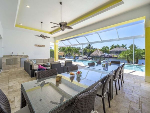 Beautiful 5 Bedroom Home with Canal View Sleeps 10