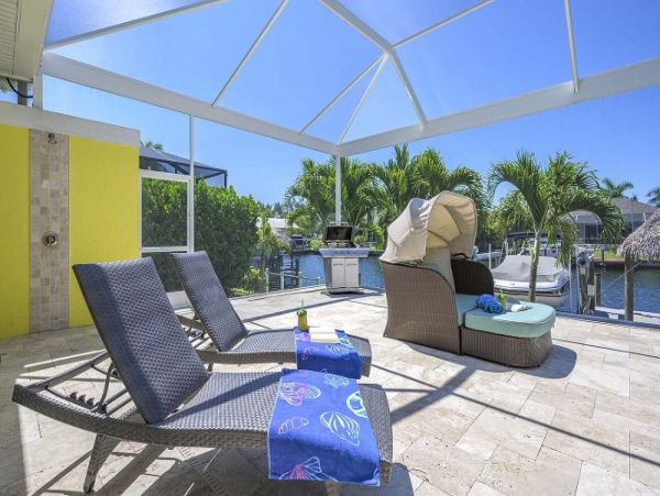 Beautiful 5 Bedroom Home with Canal View Sleeps 10