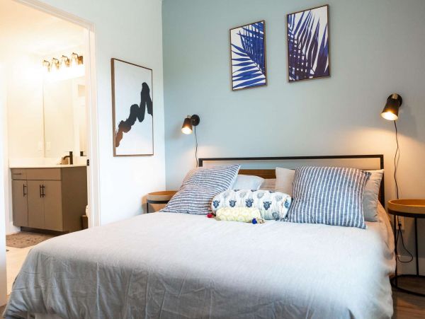 Lovely Condo with 1 Bedroom Plus Den Sleeps 4 Guests