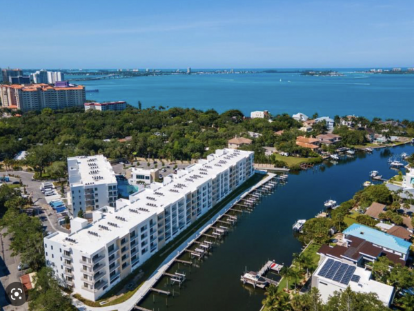 Lovely Condo with 1 Bedroom Plus Den Sleeps 4 Guests