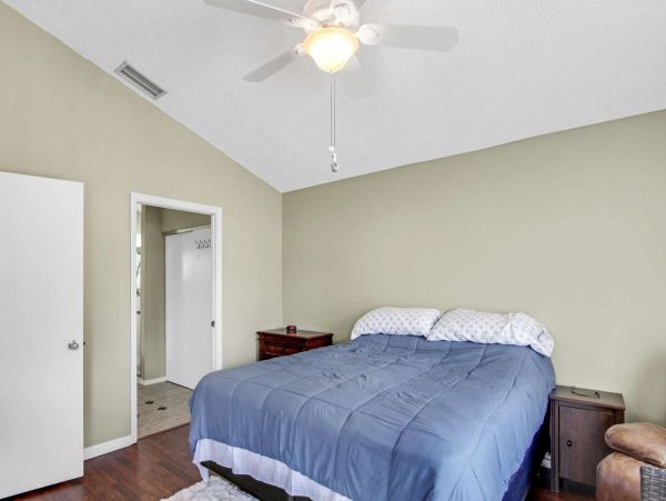 Sarasota Charming 3-Bedroom Retreat in a Tranquil Neighbourhood