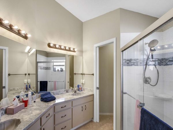 Sarasota Charming 3-Bedroom Retreat in a Tranquil Neighbourhood