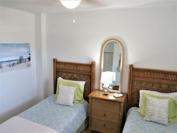 Siesta Key Lovely Beach to Bay Vacation Condo