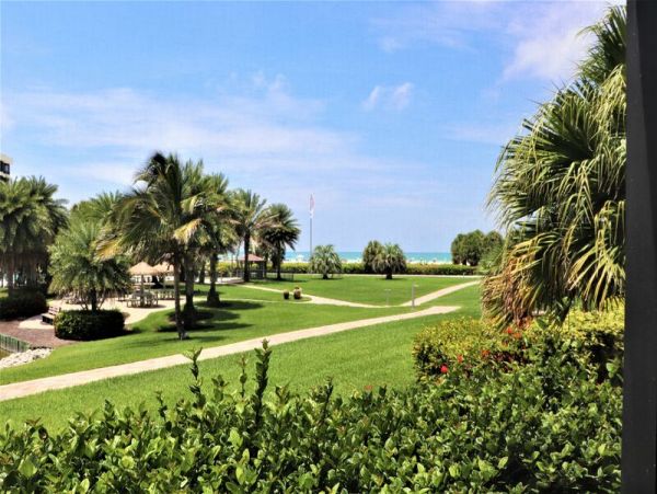 Siesta Key Lovely Beach to Bay Vacation Condo