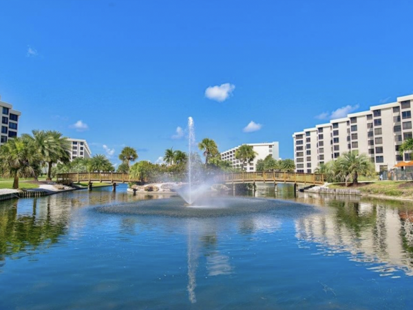 Siesta Key Lovely Beach to Bay Vacation Condo