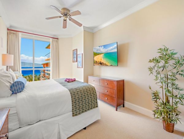 Oceanfront Kaanapali Vacation Condo Three Bedroom