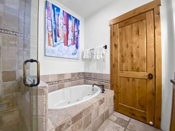 Beautiful Duplex with 6 Bedrooms & Sleeps 14 Walk to Lift