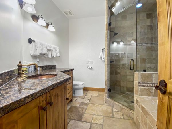Beautiful Duplex with 6 Bedrooms & Sleeps 14 Walk to Lift