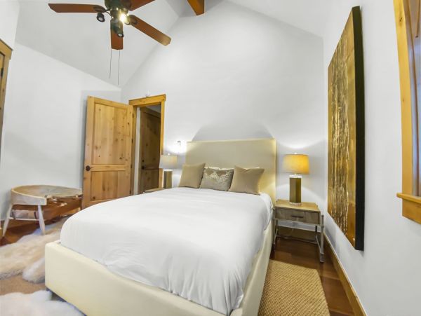 Beautiful Duplex with 6 Bedrooms & Sleeps 14 Walk to Lift