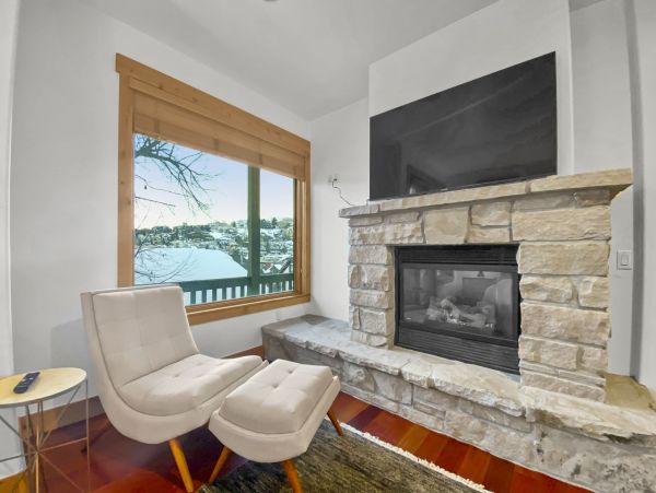 Beautiful Duplex with 6 Bedrooms & Sleeps 14 Walk to Lift
