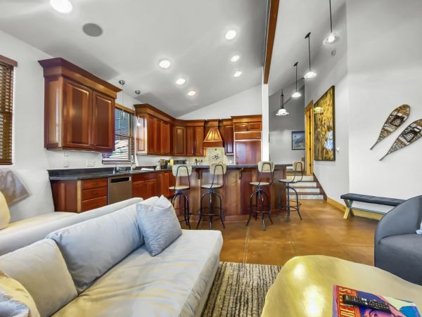 Beautiful Duplex with 6 Bedrooms & Sleeps 14 Walk to Lift