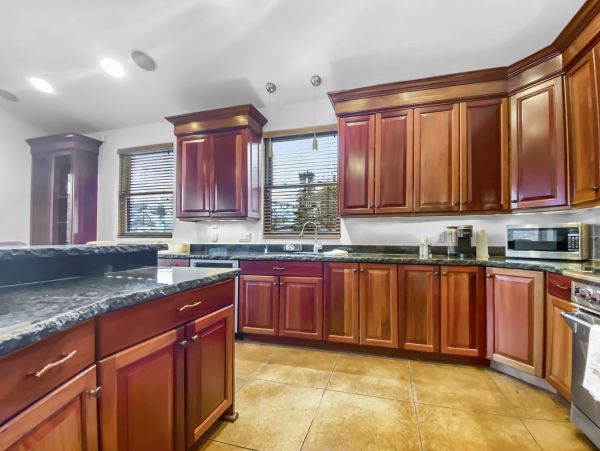 Beautiful Duplex with 6 Bedrooms & Sleeps 14 Walk to Lift