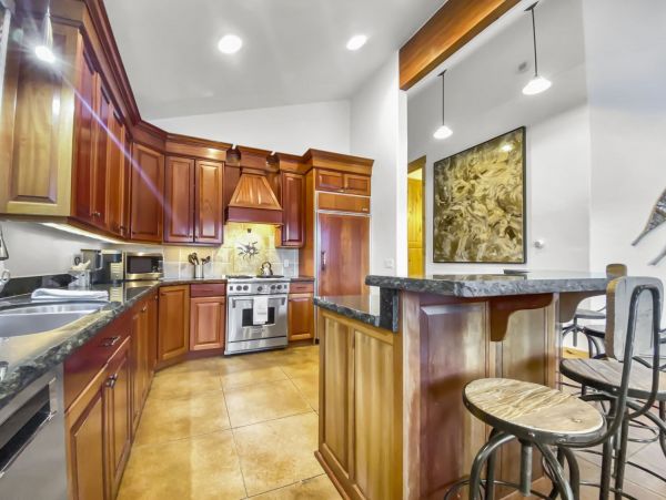 Beautiful Duplex with 6 Bedrooms & Sleeps 14 Walk to Lift