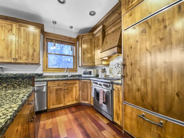 Beautiful Duplex with 6 Bedrooms & Sleeps 14 Walk to Lift