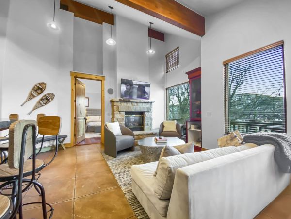 Beautiful Duplex with 6 Bedrooms & Sleeps 14 Walk to Lift
