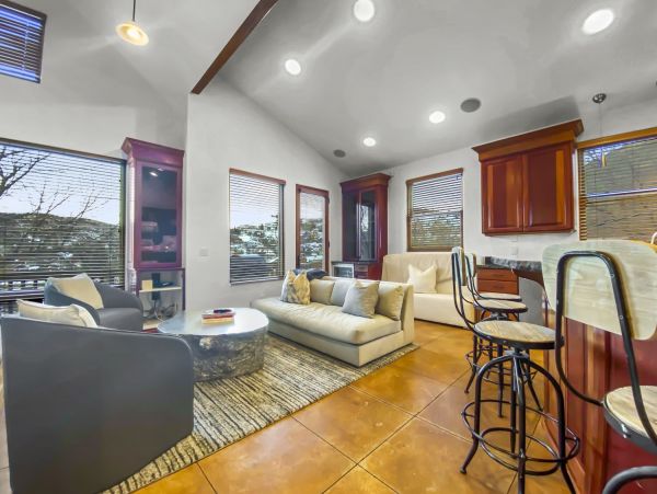 Beautiful Duplex with 6 Bedrooms & Sleeps 14 Walk to Lift