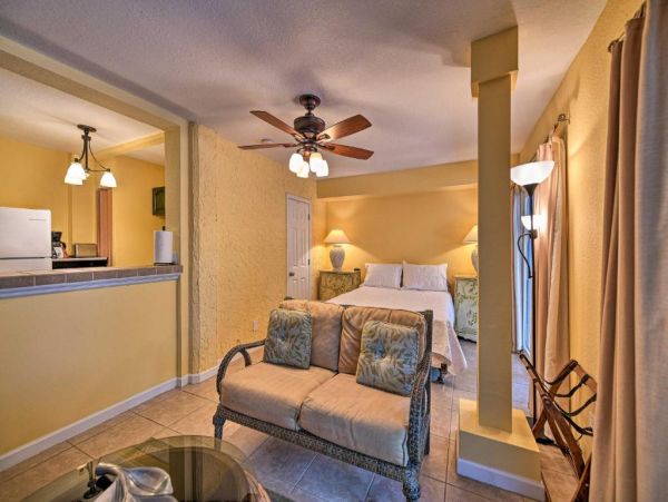 Lido Key Vacation Studio Walk to Beach