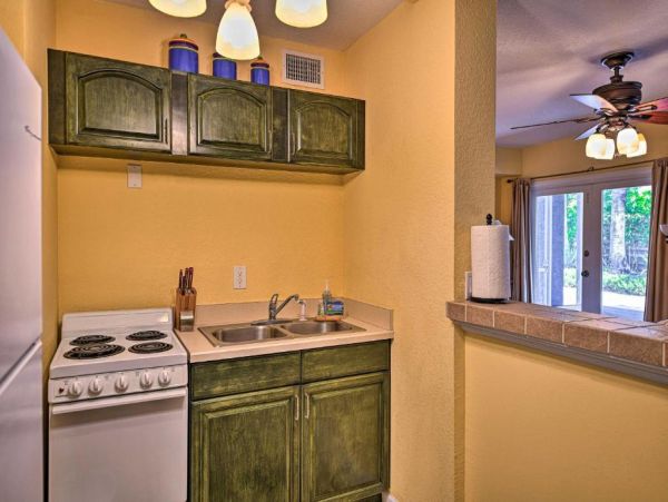 Lido Key Vacation Studio Walk to Beach