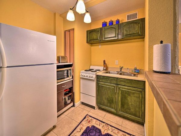 Lido Key Vacation Studio Walk to Beach