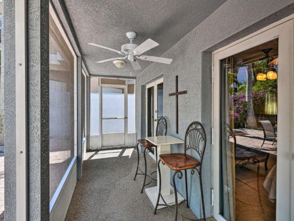 Lido Key Vacation Studio Walk to Beach