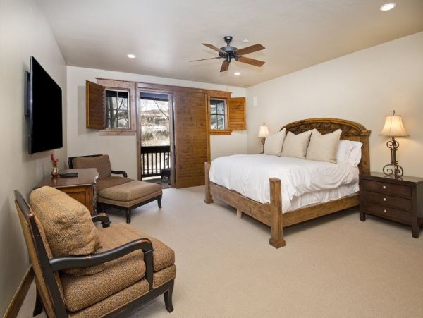 Beautiful 4 Bedroom Condo Ski in Ski Out Sleeps 11
