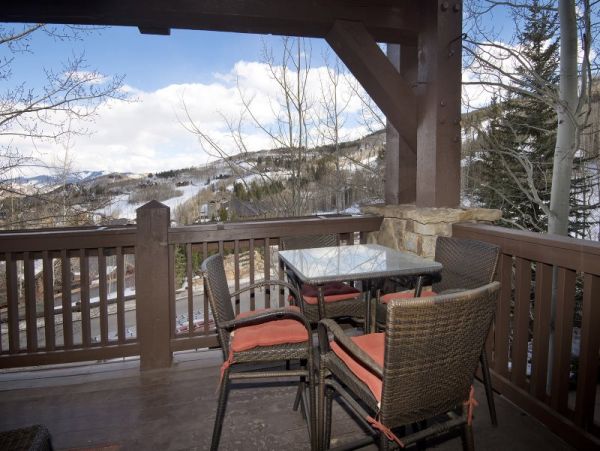 Beautiful 4 Bedroom Condo Ski in Ski Out Sleeps 11