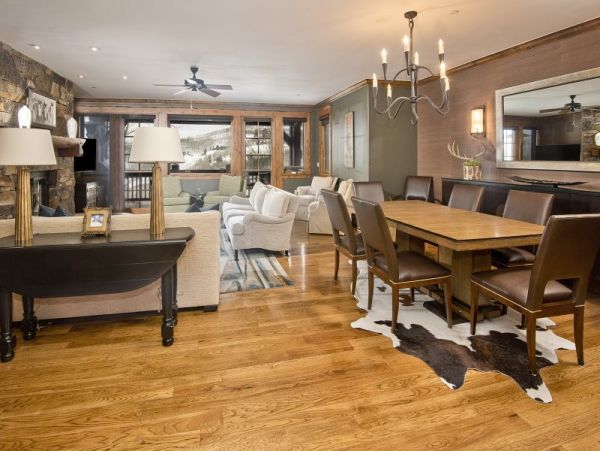 Beautiful 4 Bedroom Condo Ski in Ski Out Sleeps 11
