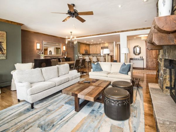 Beautiful 4 Bedroom Condo Ski in Ski Out Sleeps 11