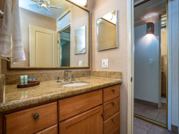 Lovely Vacation Condo in Napili Close to Beach Sleeps 5 Guests