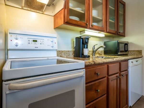 Lovely Vacation Condo in Napili Close to Beach Sleeps 5 Guests