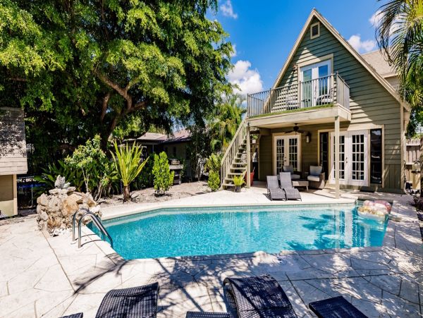 Charming Vacation Pool Home in Naples Sleeps 10 Guests
