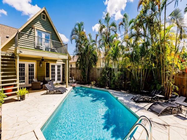 Charming Vacation Pool Home in Naples Sleeps 10 Guests