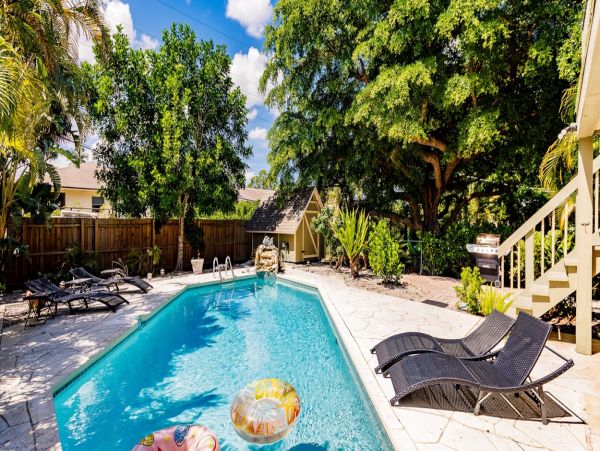Charming Vacation Pool Home in Naples Sleeps 10 Guests