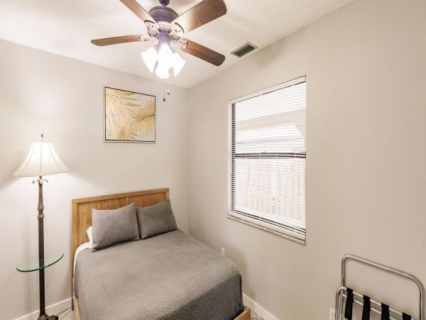 Charming Vacation Pool Home in Naples Sleeps 10 Guests