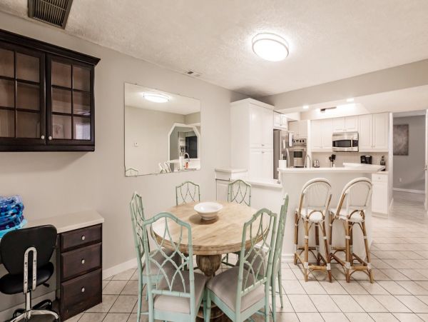 Charming Vacation Pool Home in Naples Sleeps 10 Guests
