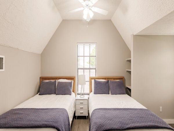 Charming Vacation Pool Home in Naples Sleeps 10 Guests