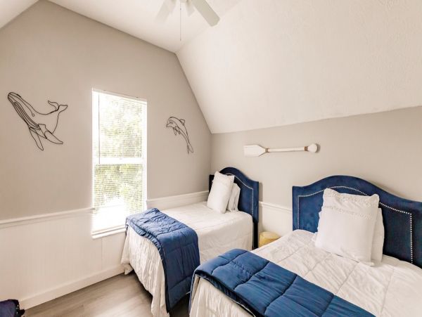 Charming Vacation Pool Home in Naples Sleeps 10 Guests