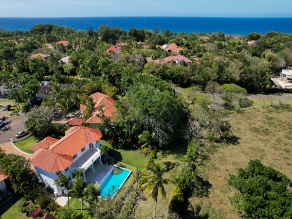 Sosúa Vacation Pool Villa Four Bedroom Walk to Beach