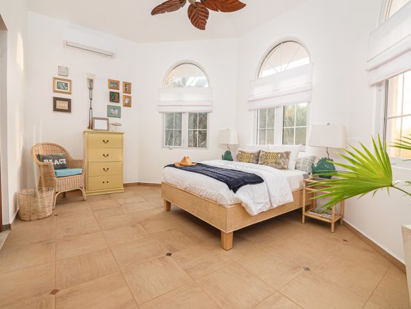 Sosúa Vacation Pool Villa Four Bedroom Walk to Beach