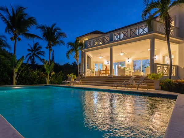 Sosúa Vacation Pool Villa Four Bedroom Walk to Beach