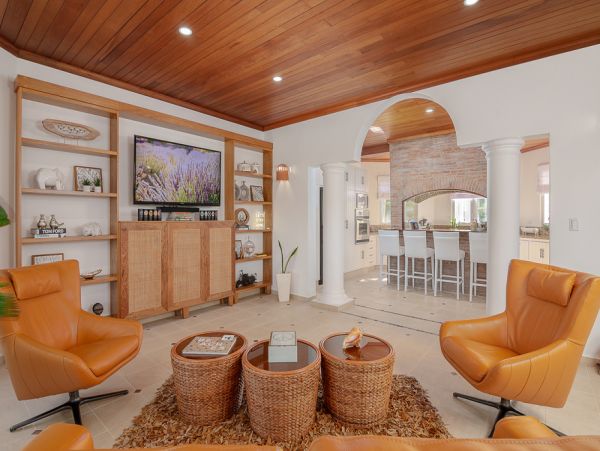 Sosúa Vacation Pool Villa Four Bedroom Walk to Beach