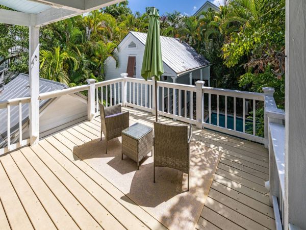 Amazing 5 Bedroom Vacation Home with Guest House