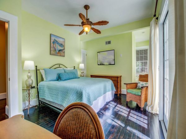 Amazing 5 Bedroom Vacation Home with Guest House