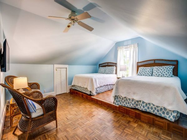 Amazing 5 Bedroom Vacation Home with Guest House