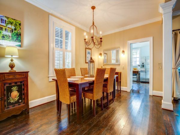 Amazing 5 Bedroom Vacation Home with Guest House