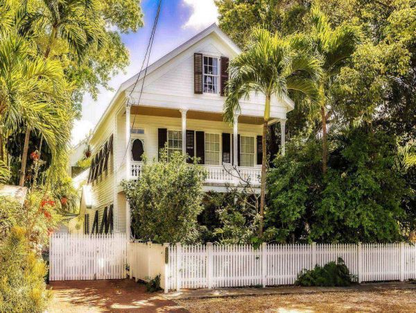 Amazing 5 Bedroom Vacation Home with Guest House