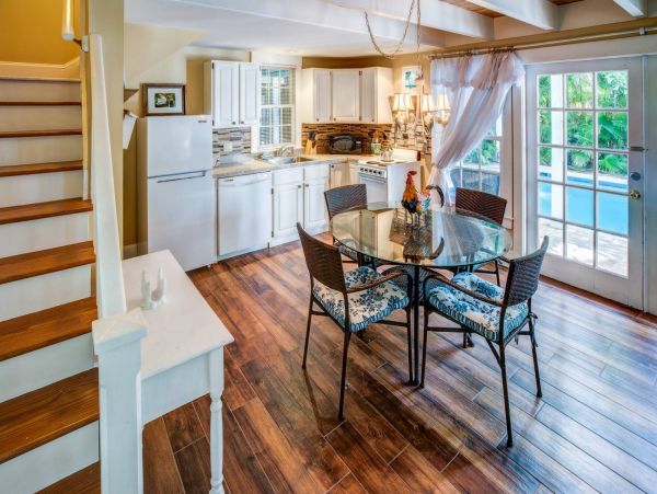 Amazing 5 Bedroom Vacation Home with Guest House