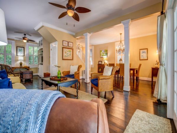 Amazing 5 Bedroom Vacation Home with Guest House